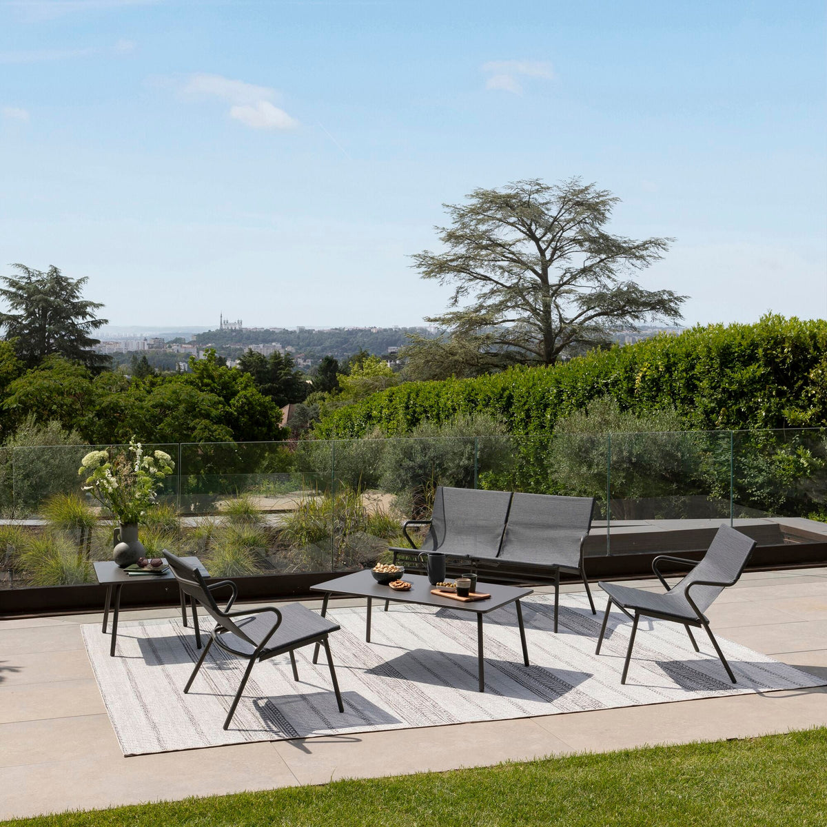 LOW LOUNGE BENCH