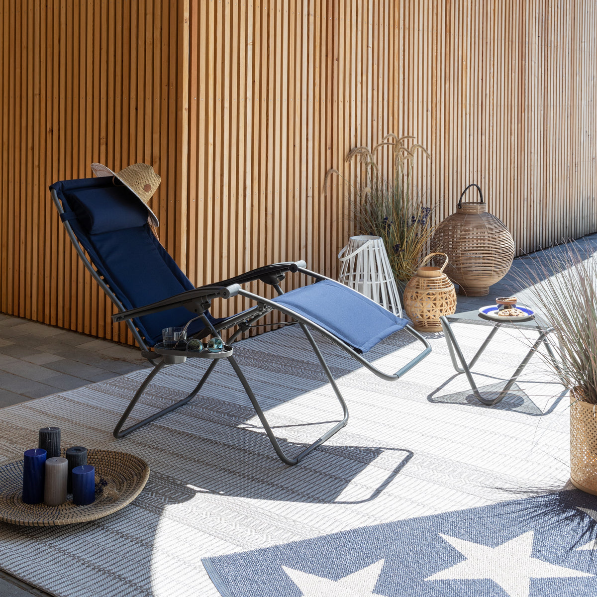 RECLINING CHAIR