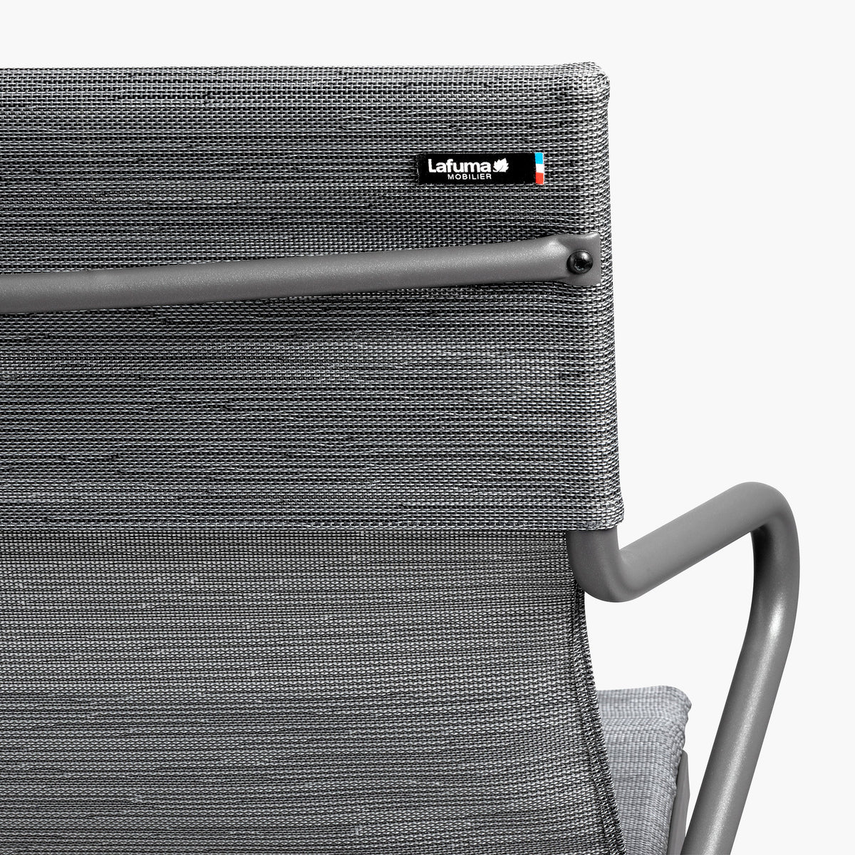 SET OF 2 LOW LOUNGE CHAIRS