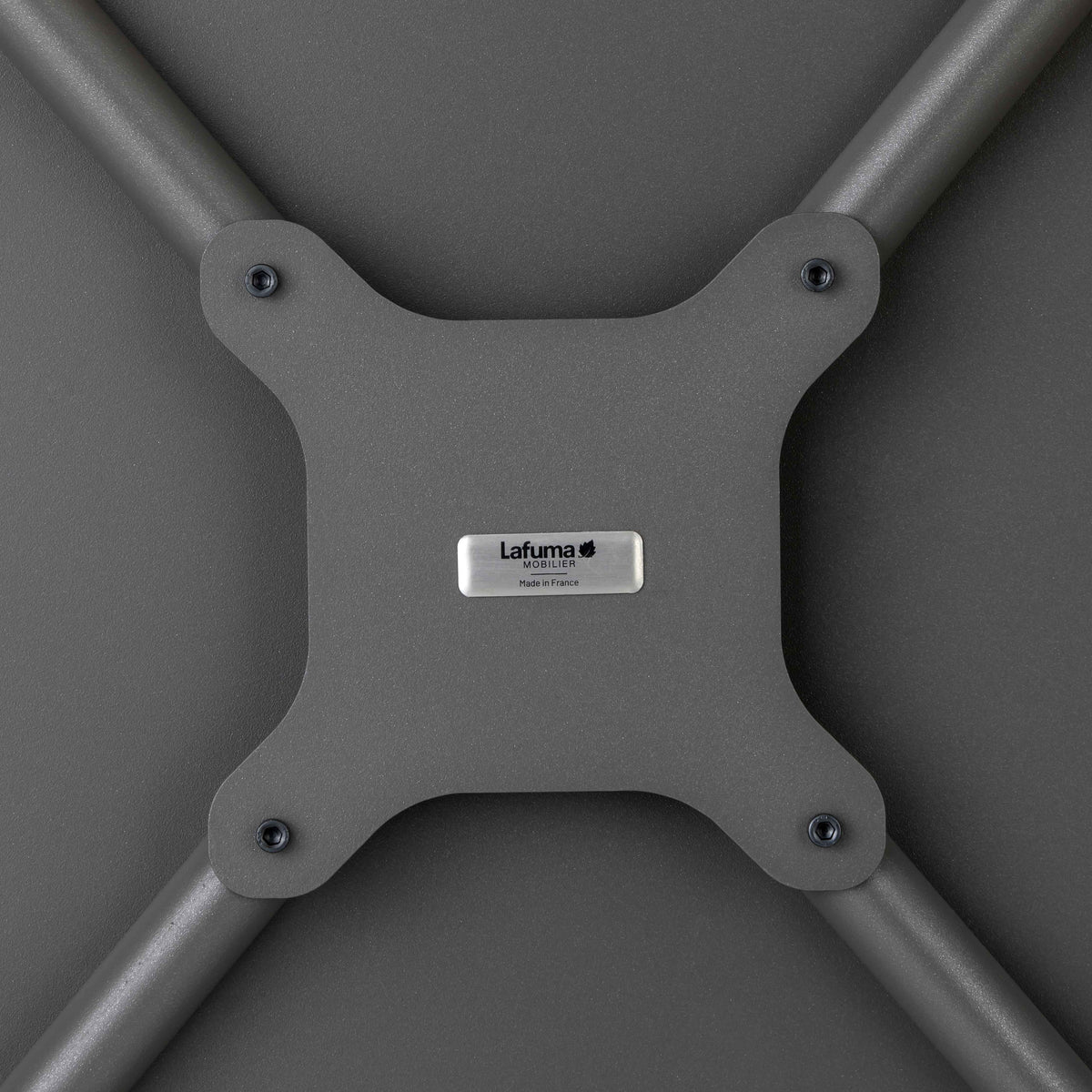 LOW SQUARE OUTDOOR TABLE